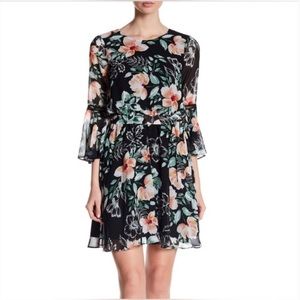 EUC Vince Camuto Floral Print Bell Sleeve Dress - Black/Green/Pink/White - Sz 6